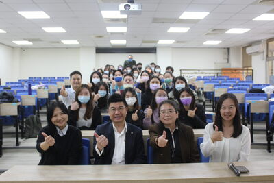 110.12..09 110學年度英語教學職場專題講座暨履歷健檢活動